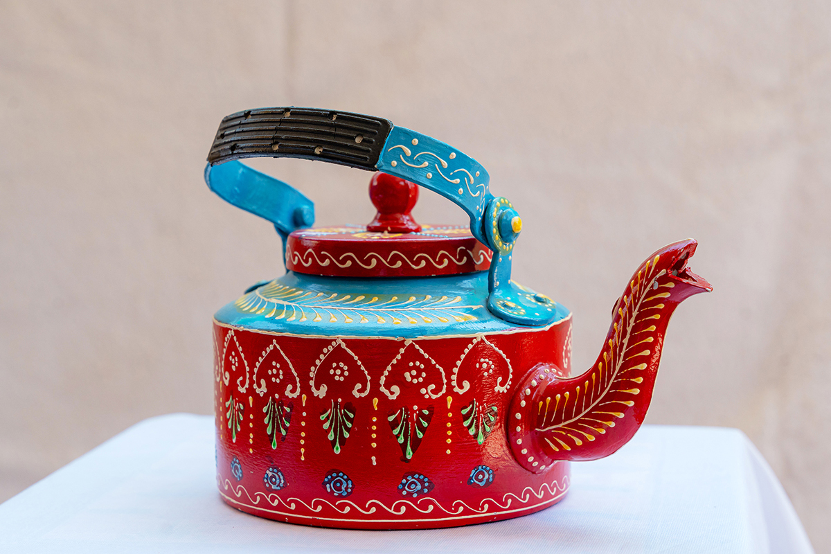 Hand-Painted Decorative Metal Kettle (Antique Kitley)